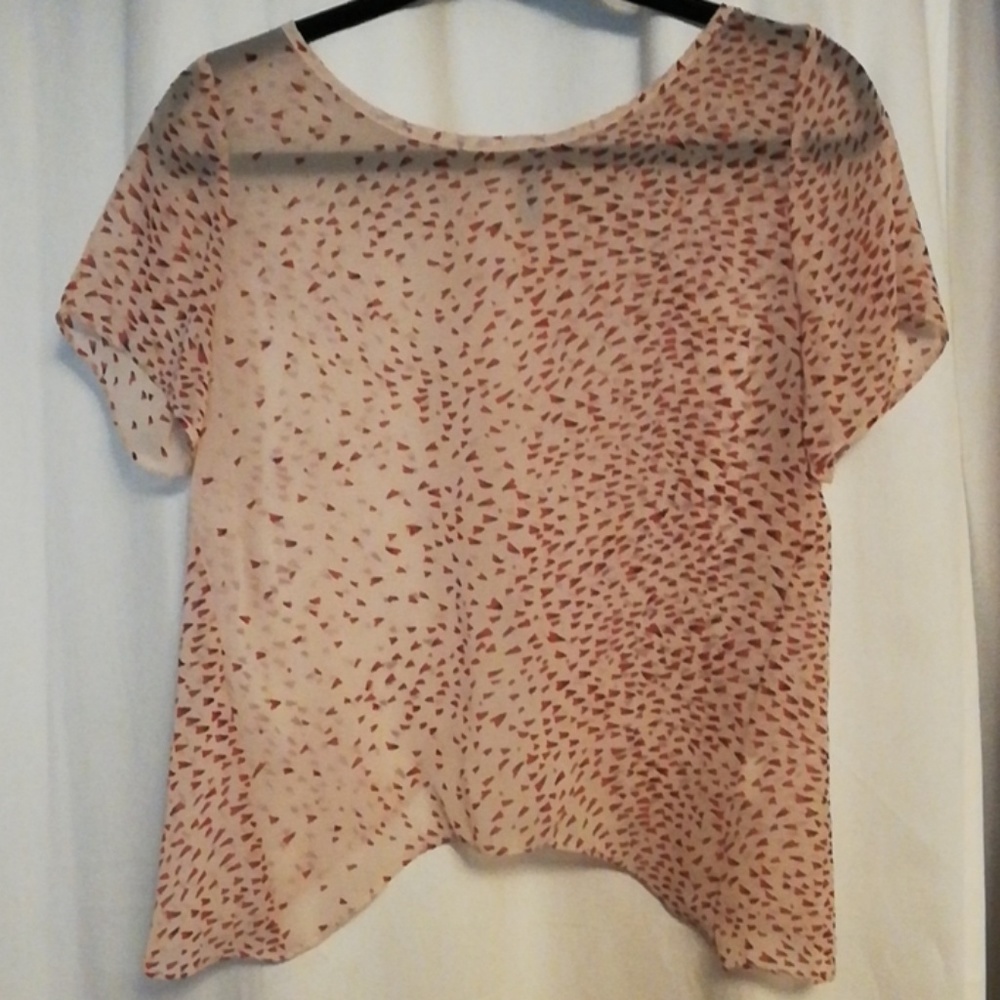 Open back blouse with ❤️ pattern - Picture 2 of 6
